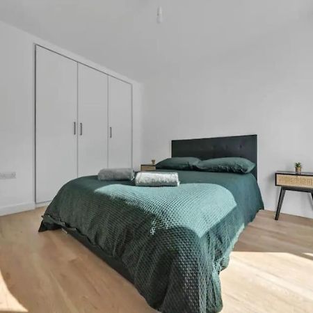 Deluxe 1 Bed In Colindale Wembley With Freewifitv Apartman London Kültér fotó