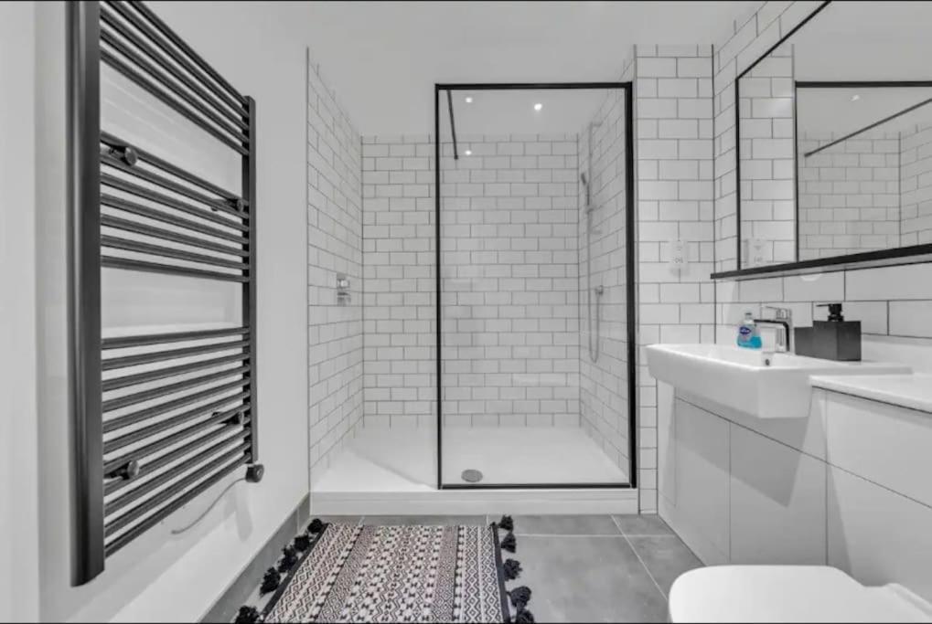 Deluxe 1 Bed In Colindale Wembley With Freewifitv Apartman London Kültér fotó