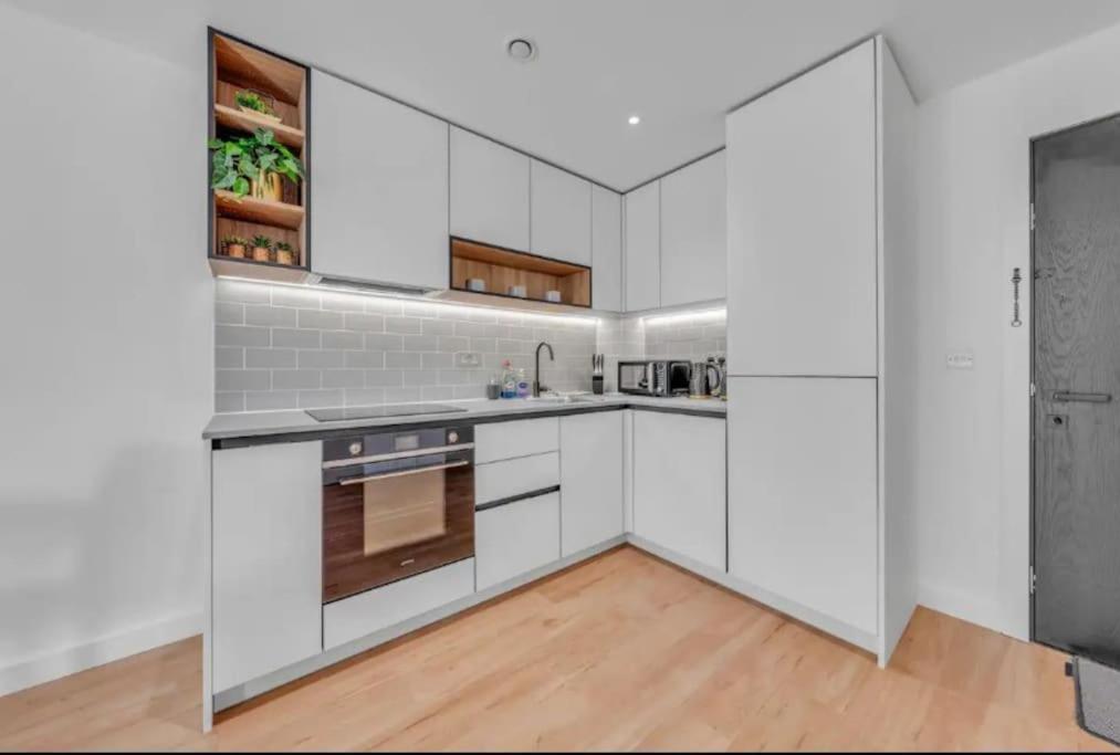 Deluxe 1 Bed In Colindale Wembley With Freewifitv Apartman London Kültér fotó